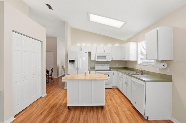 2016 NW 50TH PLACE, Gainesville, FL 32605