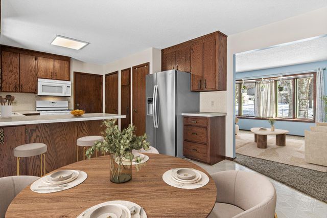 479 Centennial Drive, Roseville, MN 55113