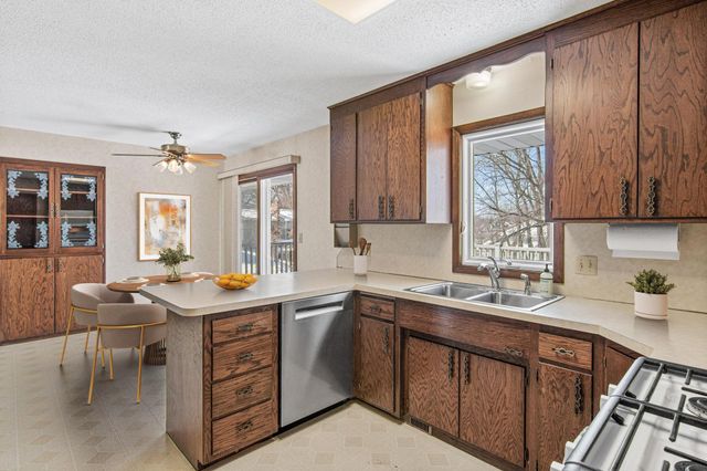 479 Centennial Drive, Roseville, MN 55113