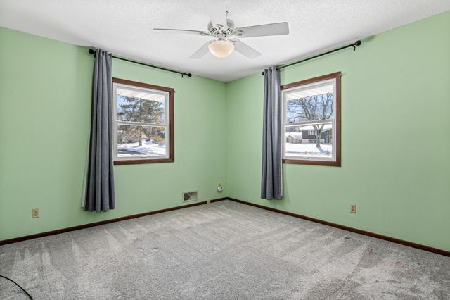 479 Centennial Drive, Roseville, MN 55113