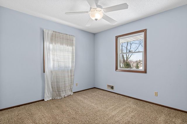 479 Centennial Drive, Roseville, MN 55113