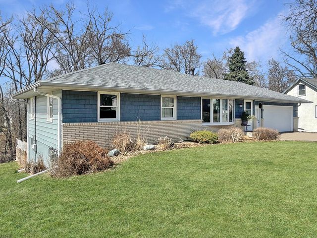 479 Centennial Drive, Roseville, MN 55113