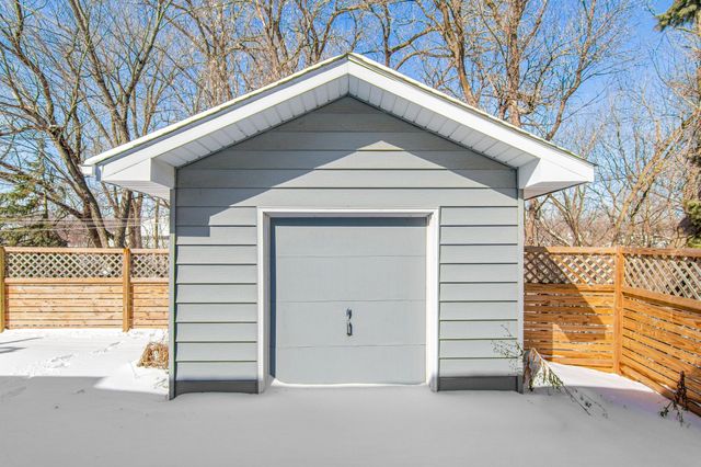 479 Centennial Drive, Roseville, MN 55113