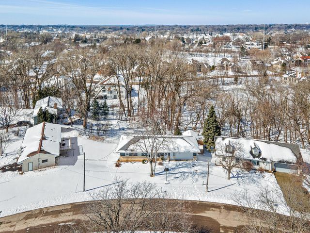 479 Centennial Drive, Roseville, MN 55113