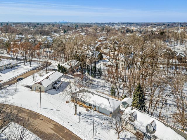 479 Centennial Drive, Roseville, MN 55113