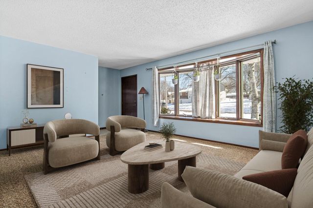 479 Centennial Drive, Roseville, MN 55113