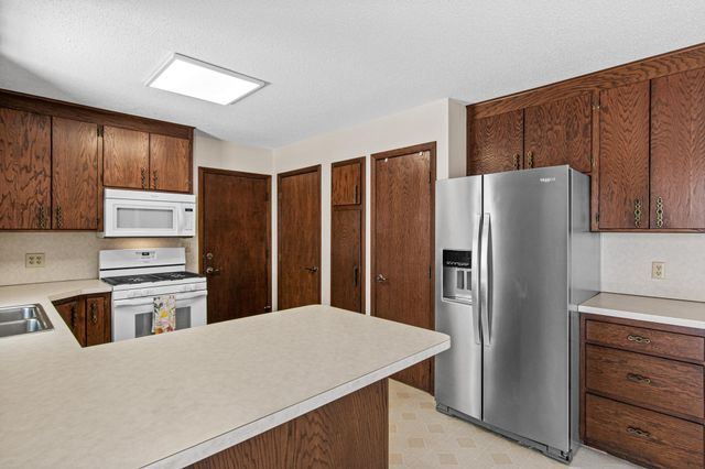 479 Centennial Drive, Roseville, MN 55113