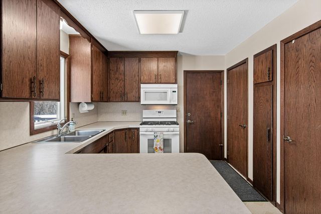 479 Centennial Drive, Roseville, MN 55113