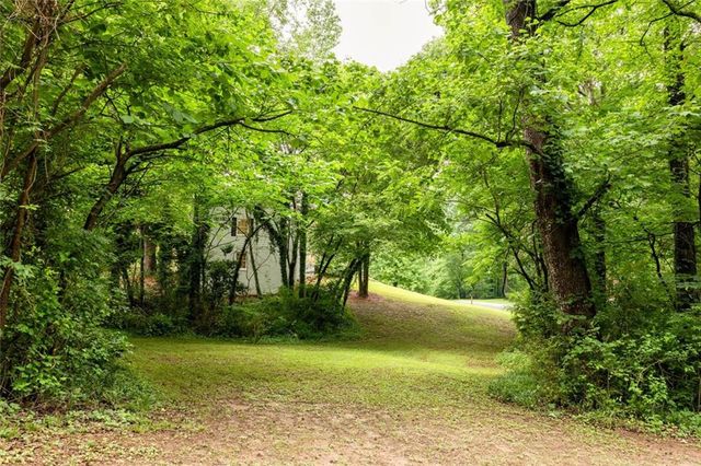 4736 Bridgewater Drive SW, Lilburn, GA 30047