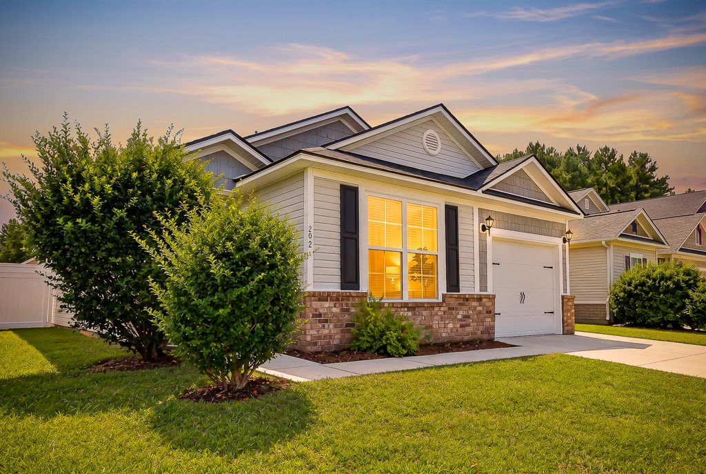 Image 1 of property listing at 202 Summer View Road, Summerville, SC 29486