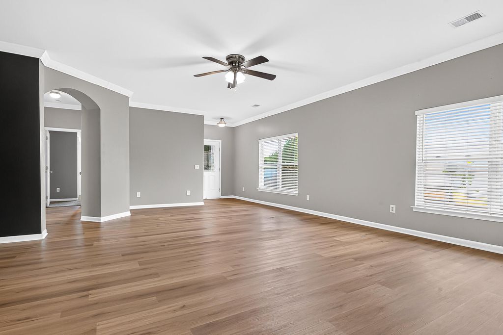 Image 11 of property listing at 202 Summer View Road, Summerville, SC 29486