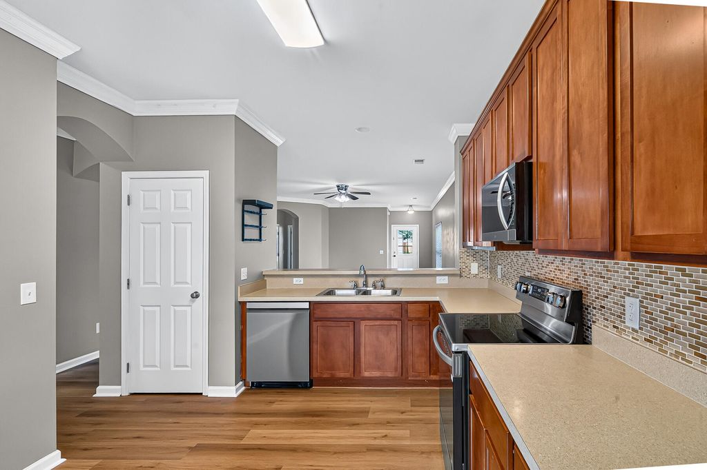 Image 13 of property listing at 202 Summer View Road, Summerville, SC 29486