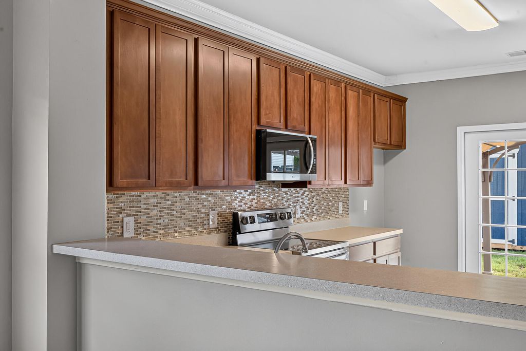 Image 14 of property listing at 202 Summer View Road, Summerville, SC 29486