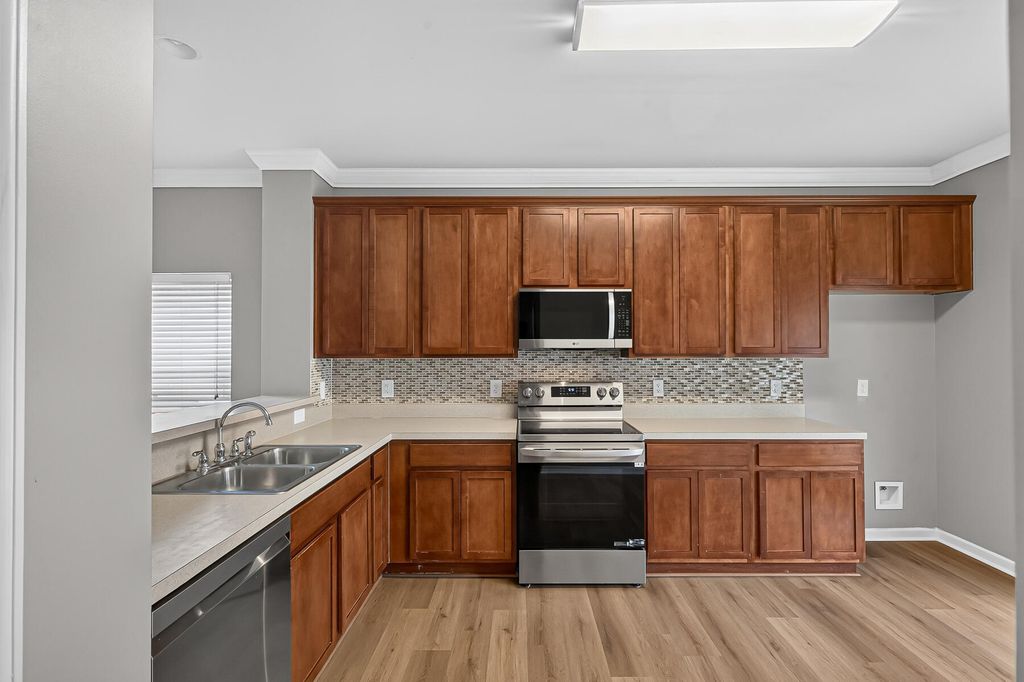 Image 15 of property listing at 202 Summer View Road, Summerville, SC 29486