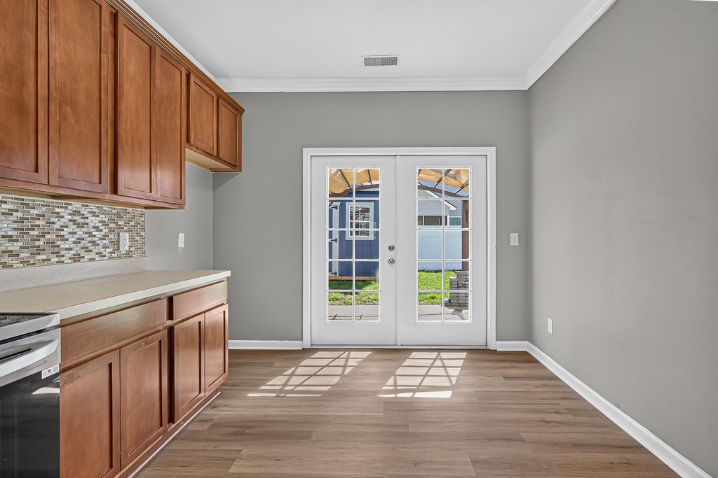 Image 17 of property listing at 202 Summer View Road, Summerville, SC 29486