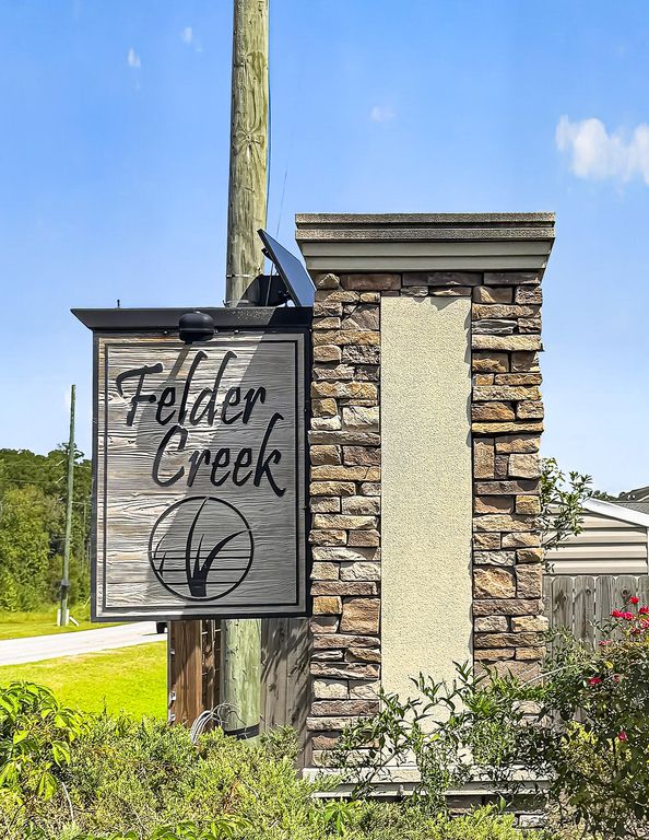 Image 2 of property listing at 202 Summer View Road, Summerville, SC 29486