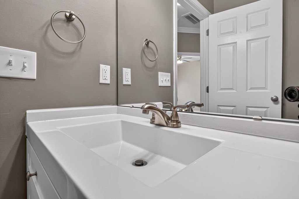 Image 25 of property listing at 202 Summer View Road, Summerville, SC 29486
