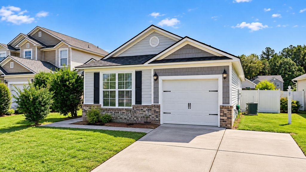 Image 3 of property listing at 202 Summer View Road, Summerville, SC 29486