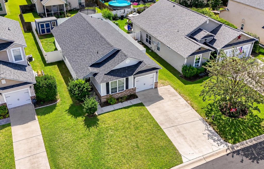 Image 4 of property listing at 202 Summer View Road, Summerville, SC 29486