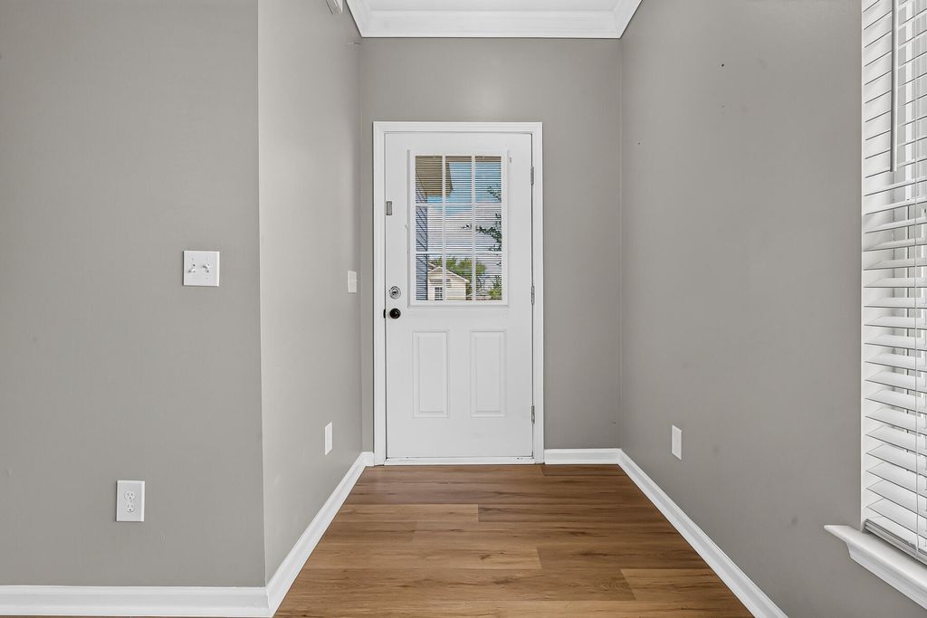 Image 6 of property listing at 202 Summer View Road, Summerville, SC 29486