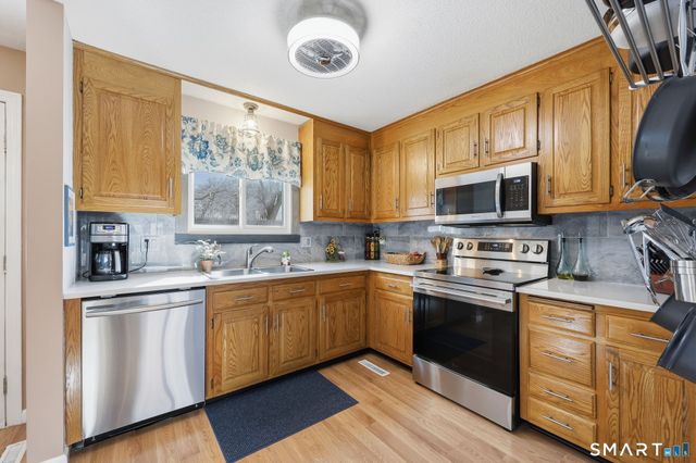 100 Northampton Lane APT 12, Plainville, CT 06062