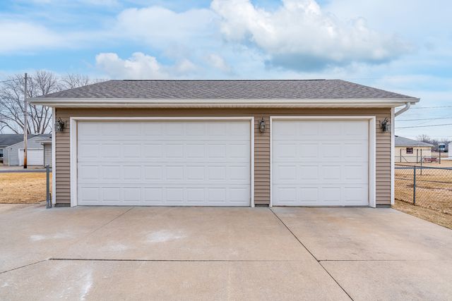 12 SUBURBAN HEIGHTS, Milan, IL 61264