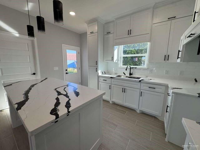 400 Tower Hills Street, Alamo, TX 78516