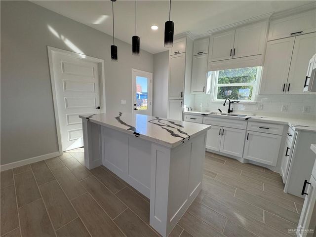 400 Tower Hills Street, Alamo, TX 78516