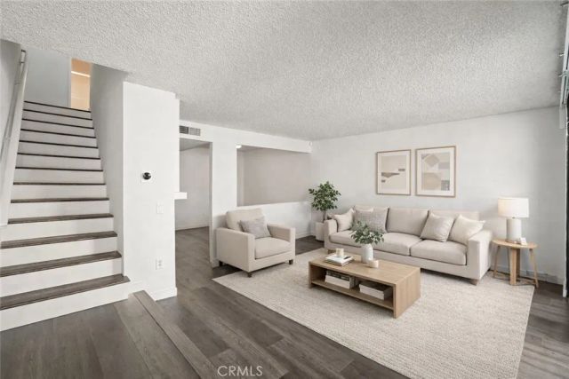 22038 Vanowen St. 215, Woodland Hills, CA 91303