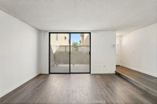 22038 Vanowen St. 215, Woodland Hills, CA 91303