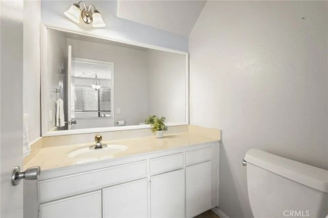 22038 Vanowen St. 215, Woodland Hills, CA 91303