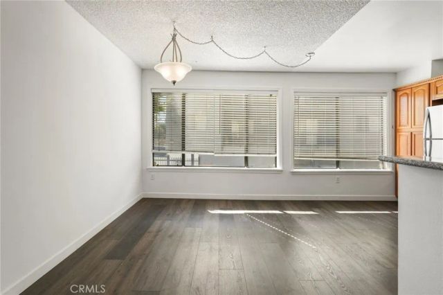 22038 Vanowen St. 215, Woodland Hills, CA 91303