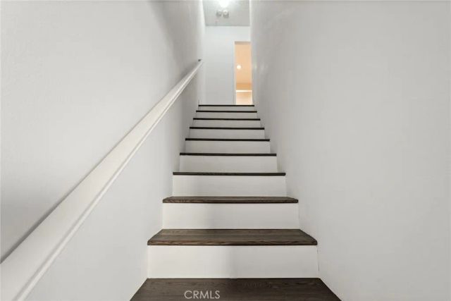 22038 Vanowen St. 215, Woodland Hills, CA 91303