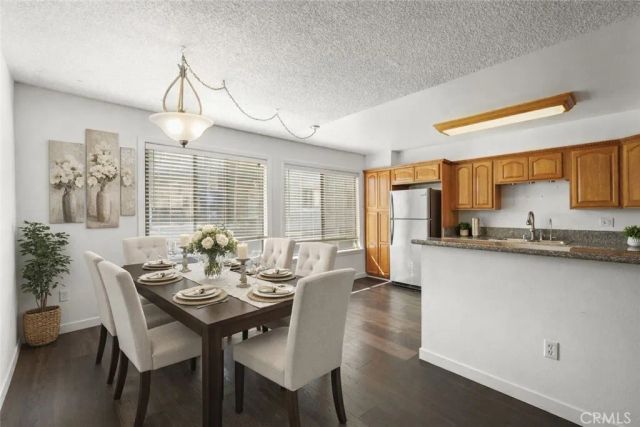 22038 Vanowen St. 215, Woodland Hills, CA 91303