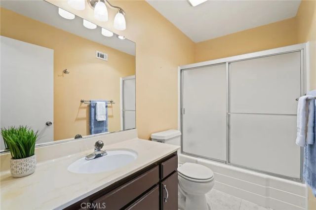 22038 Vanowen St. 215, Woodland Hills, CA 91303