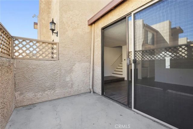 22038 Vanowen St. 215, Woodland Hills, CA 91303