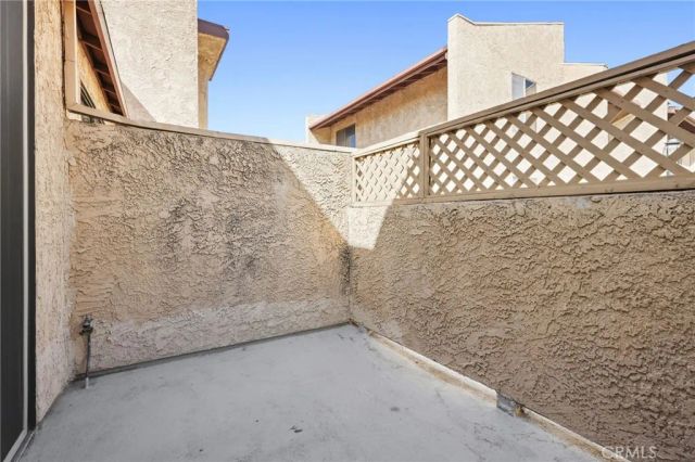 22038 Vanowen St. 215, Woodland Hills, CA 91303