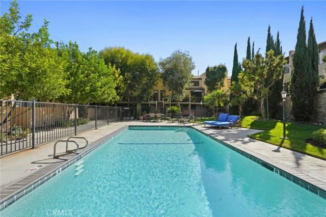 22038 Vanowen St. 215, Woodland Hills, CA 91303