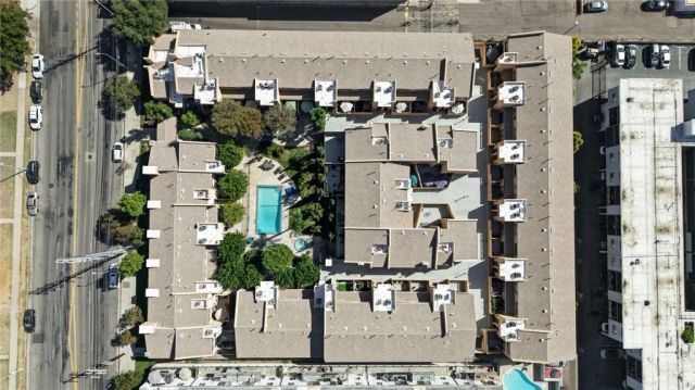 22038 Vanowen St. 215, Woodland Hills, CA 91303