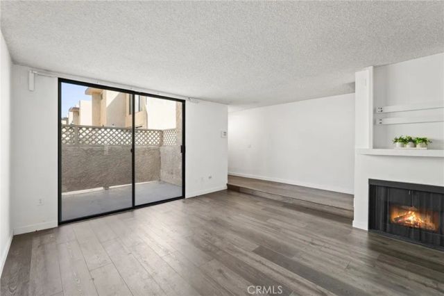 22038 Vanowen St. 215, Woodland Hills, CA 91303