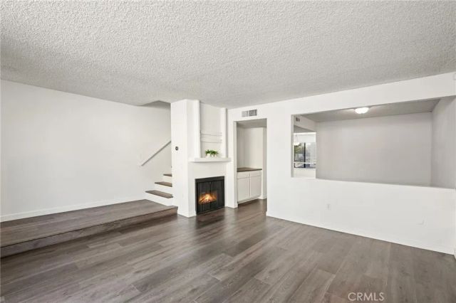 22038 Vanowen St. 215, Woodland Hills, CA 91303