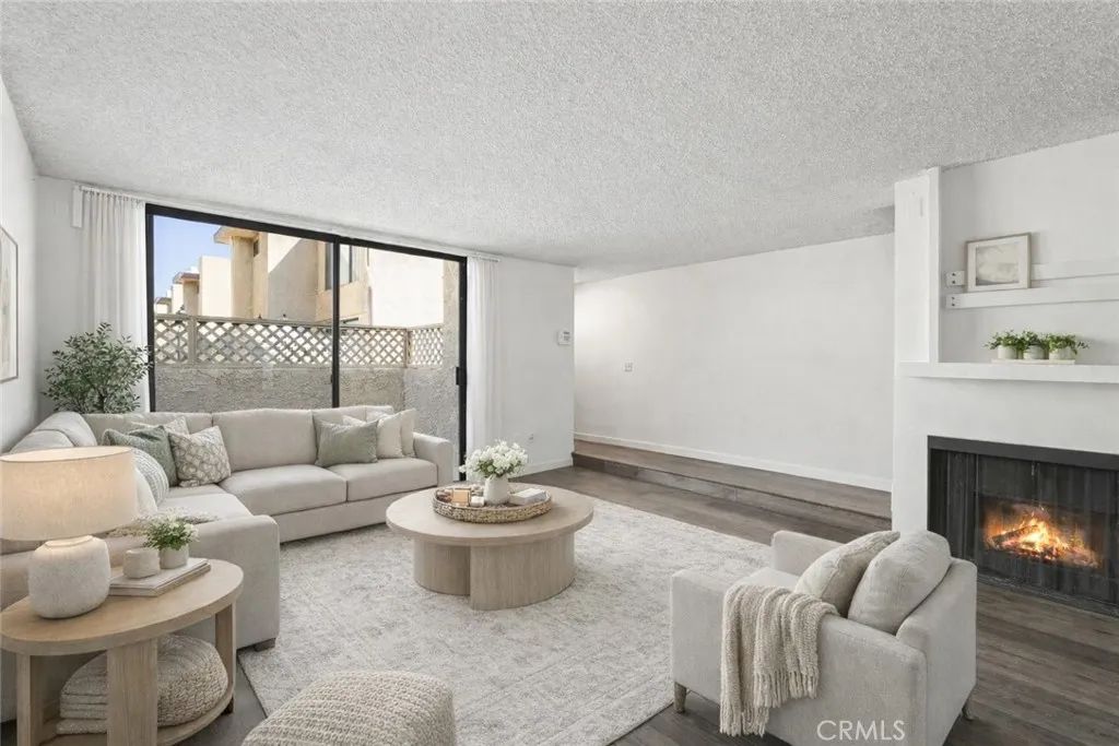 22038 Vanowen St. 215, Woodland Hills, CA 91303