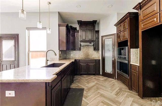 5504 San Roman Drive, Edinburg, TX 78542