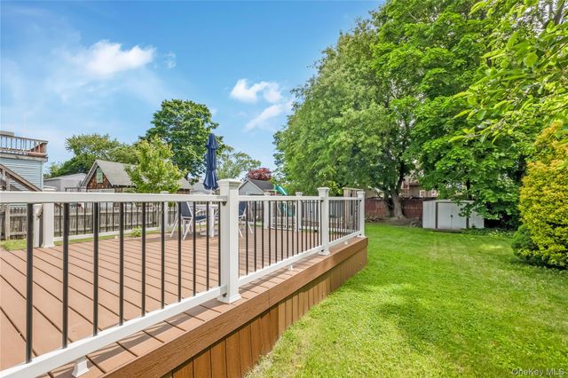 11 Locust Avenue E, Farmingdale, NY 11735