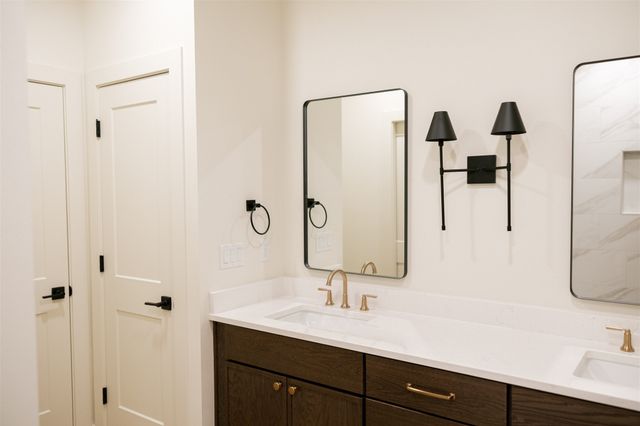 262 S Zinnia Court, West Des Moines, IA 50266