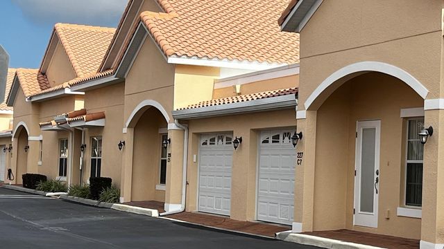 225 DAVID WALKER DRIVE C5, Tavares, FL 32778