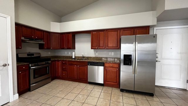 225 DAVID WALKER DRIVE C5, Tavares, FL 32778