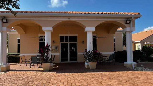 225 DAVID WALKER DRIVE C5, Tavares, FL 32778