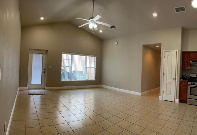 225 DAVID WALKER DRIVE C5, Tavares, FL 32778