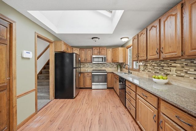 62 Campbell Dr, Easthampton, MA 01027